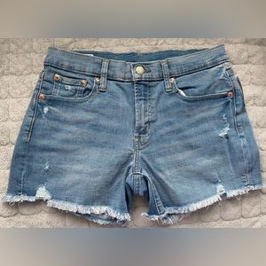 Gap 5” Mid Rise Distressed Denim Shorts with Washwell, New, size 27 Petite